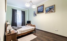 Modern Chaikovskogo Apartment
